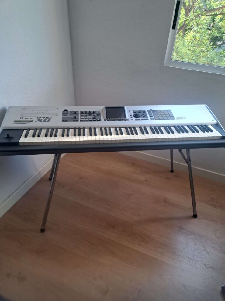 Teclado sintetizador 88 teclas Roland Fantom X8