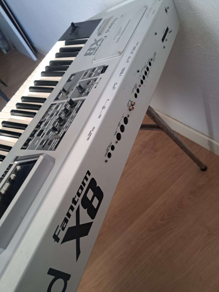 Teclado sintetizador 88 teclas Roland Fantom X8 - Imagen 4