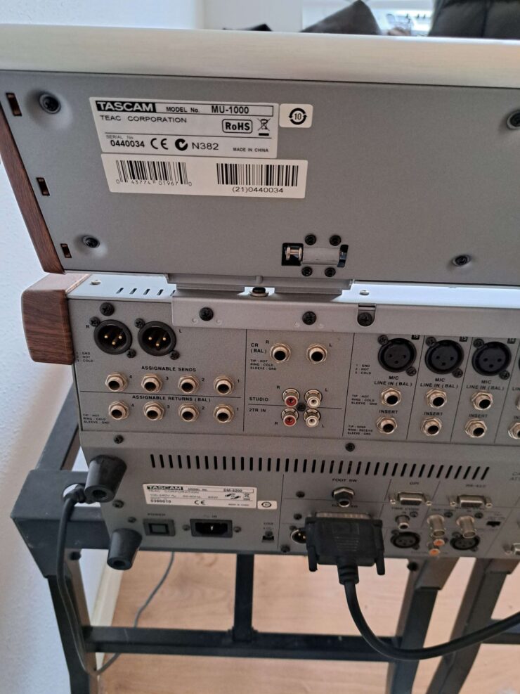 Mesa de mezclas digital Tascam TEAC DM-3200 - Imagen 4