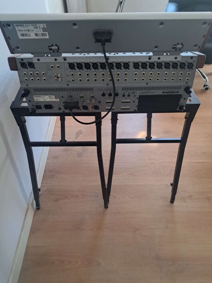 Mesa de mezclas digital Tascam TEAC DM-3200 - Imagen 3